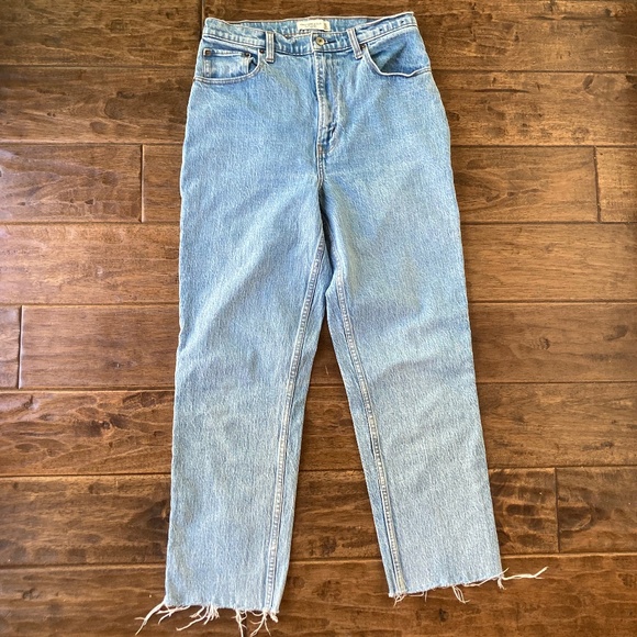 Abercrombie & Fitch Denim - Abercrombie & Fitch The ‘90s Straight Ultra High Rise Denim Size 30/10R Raw Hem